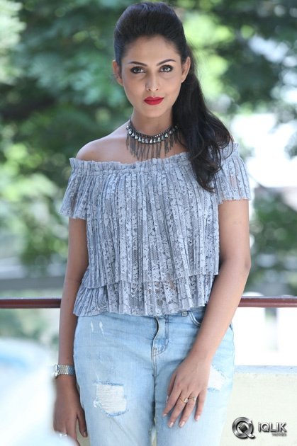 Madhu-Shalini-at-Cheekati-Raajyam-Success-Meet